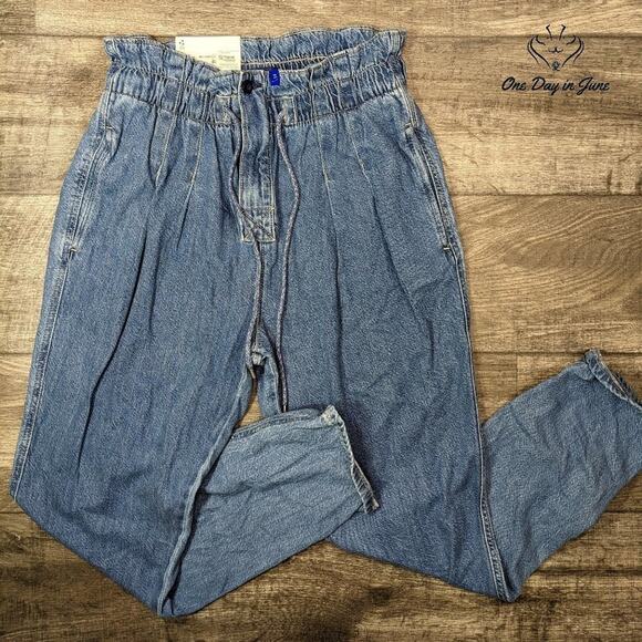 Arizona Jean Company Denim - Arizona Jean Co. Juniors Highest Rise Mom Jeans Size 13